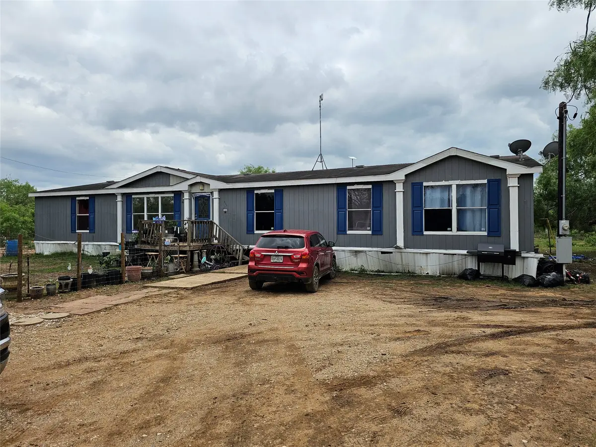 608 Country Breeze, Floresville, TX 78114 - #1