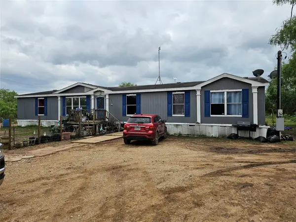 608 Country Breeze, Floresville, TX 78114