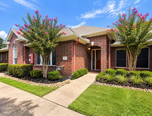 210 Clearview Avenue #C, Friendswood, TX 77546