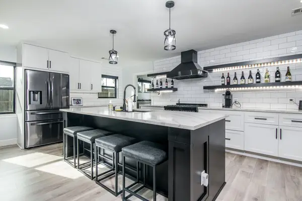 712 Clarence Street, Tomball, TX 77375