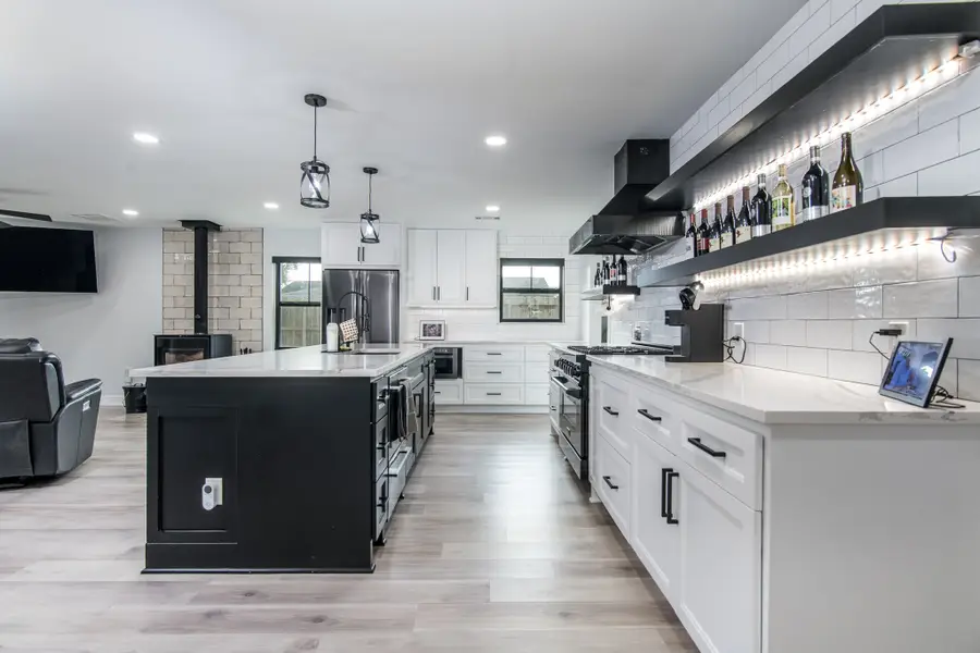 712 Clarence Street, Tomball, TX 77375 - #3