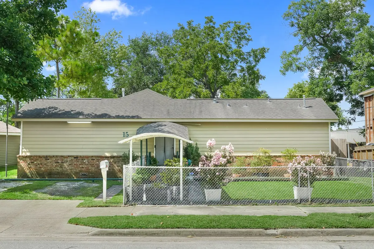 15 E Sterling Street, Baytown, TX 77520 - #1