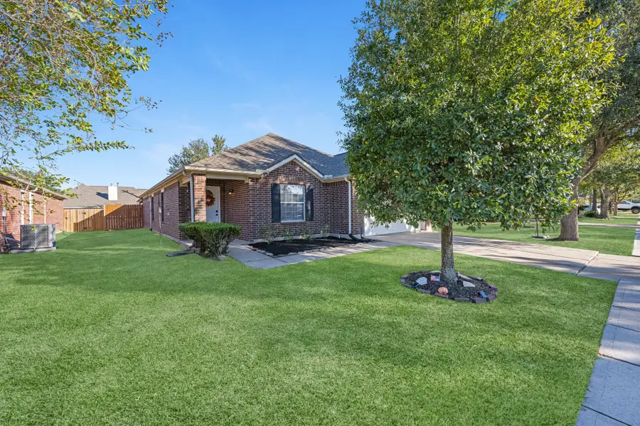 3115 Centennial Village Drive, Pearland, TX 77584 - Image #2