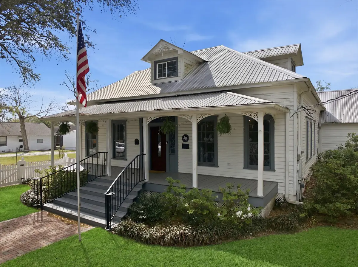 705 College Street, Montgomery, TX 77356 - #1