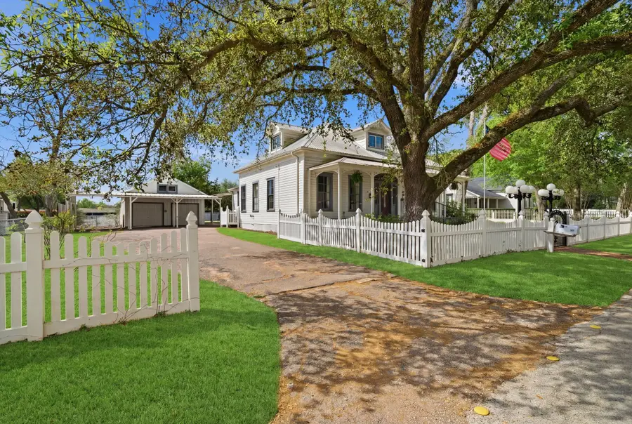 705 College Street, Montgomery, TX 77356 - #3