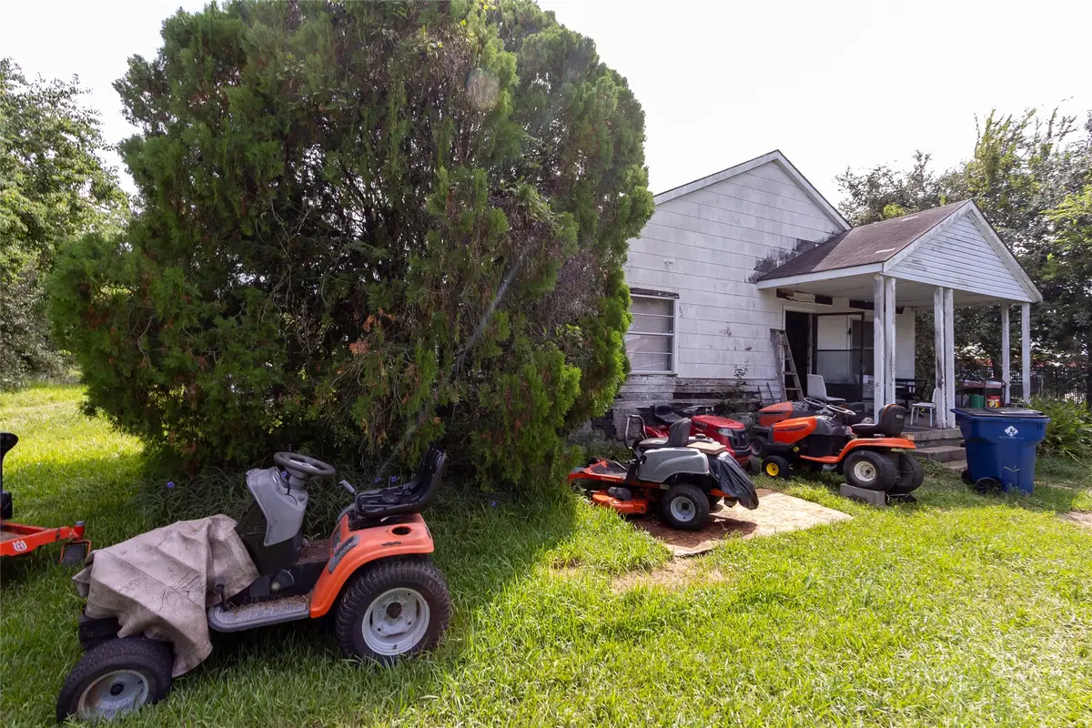 2421 12th Avenue N, Texas City, TX 77590 - #1