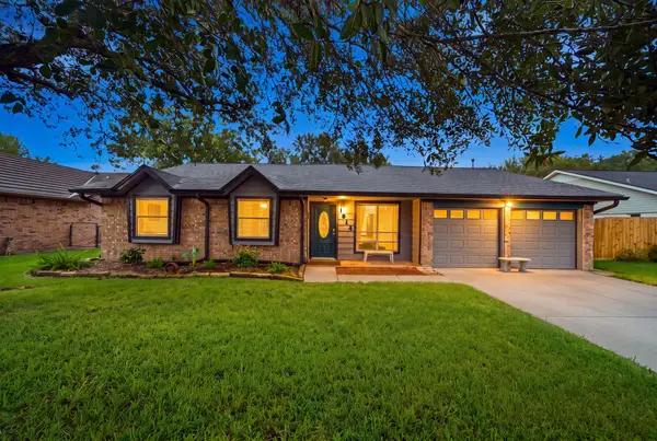 1814 Crooked Creek Lane, Pearland, TX 77581