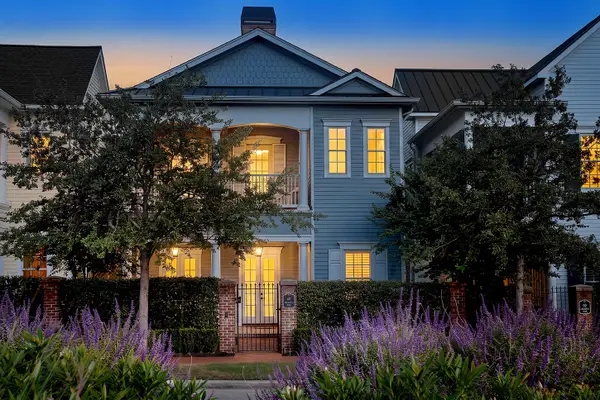 56 N Bay Boulevard, The Woodlands, TX 77380