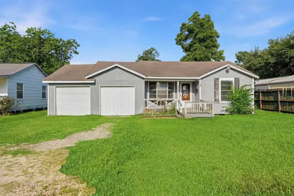 509 W Oak Street, Highlands, TX 77562