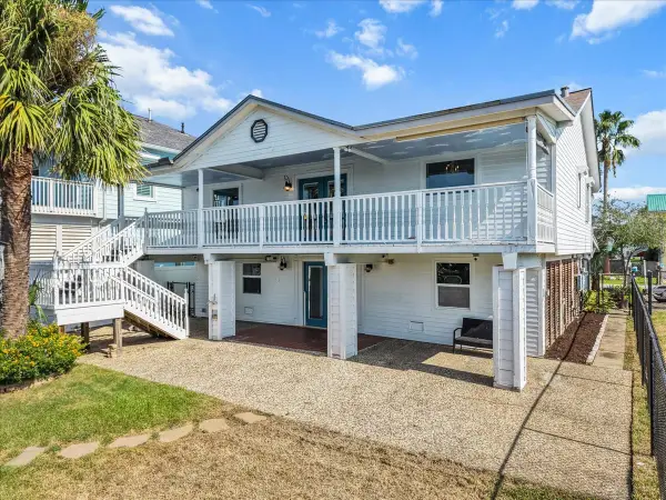 1172 Sailfish Street, Hitchcock, TX 77563