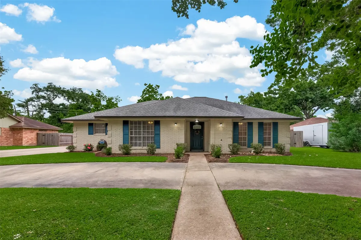 116 Flag Drive W, Lake Jackson, TX 77566 - #1