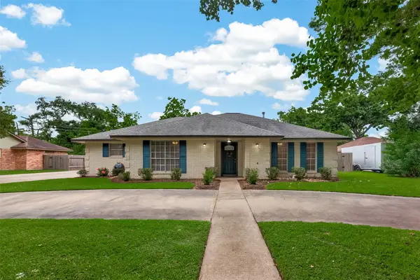 116 Flag Drive W, Lake Jackson, TX 77566