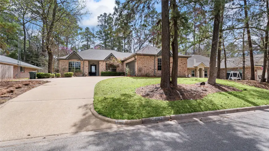 1912 Rollingwood Drive, Huntsville, TX 77340 - #2