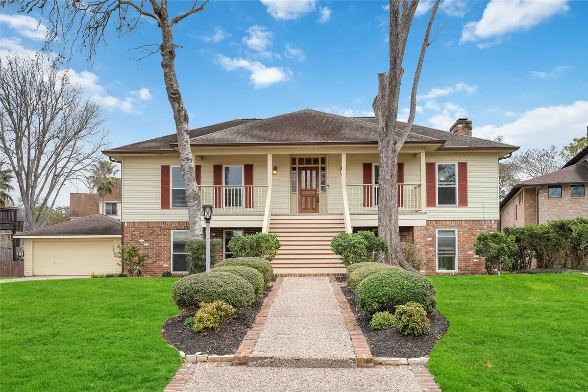 18623 Point Lookout Drive, Nassau Bay, TX 77058 - #1