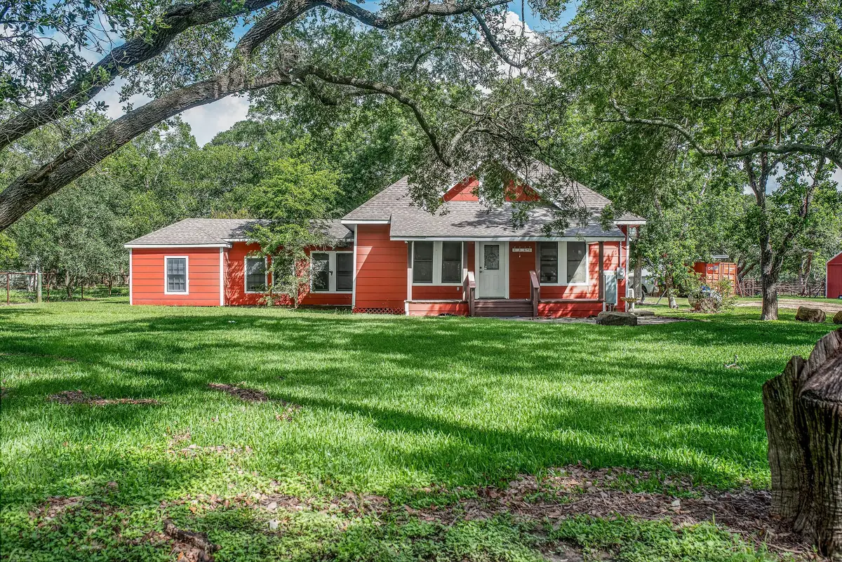 3042 County Road 452, Palacios, TX 77465 - Image #1