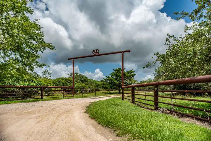 3042 County Road 452, Palacios, TX 77465 - Image #2