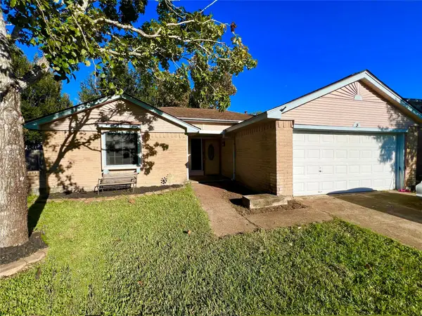 3 Ranch House Loop, Angleton, TX 77515
