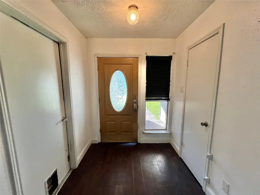 3 Ranch House Loop, Angleton, TX 77515 - Image #2