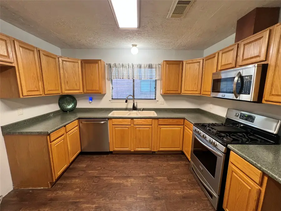 3 Ranch House Loop, Angleton, TX 77515 - Image #3