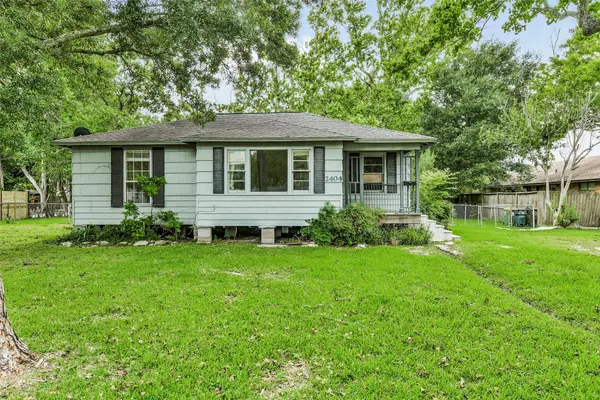 2404 Pearland Avenue, Pearland, TX 77581
