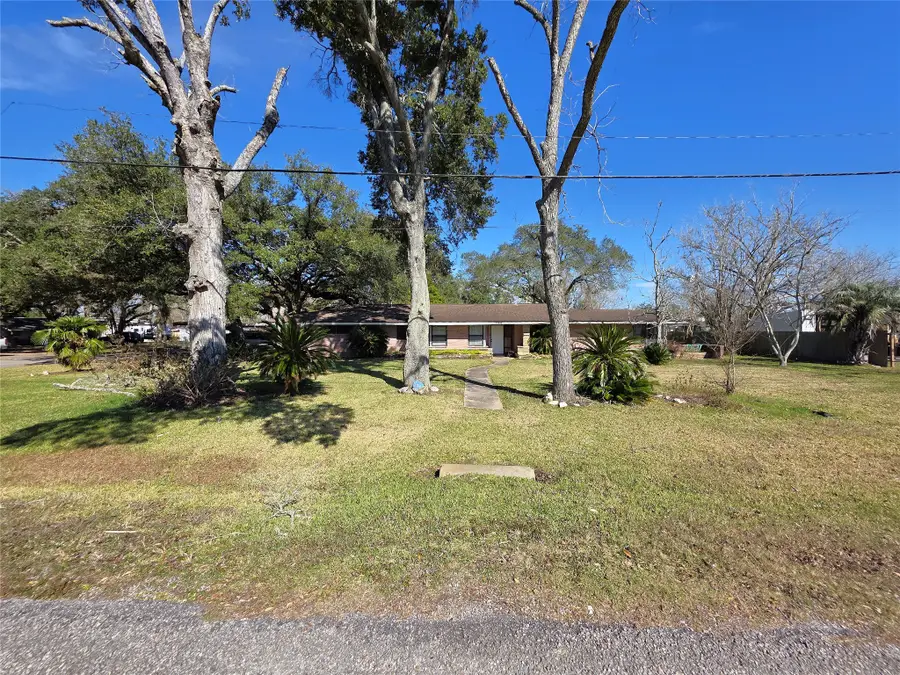 706 Maple Street, Sweeny, TX 77480 - #3