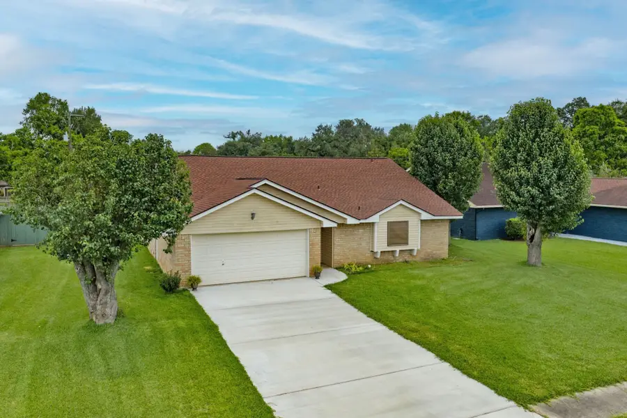 103 Sunflower Street, Lake Jackson, TX 77566 - #2