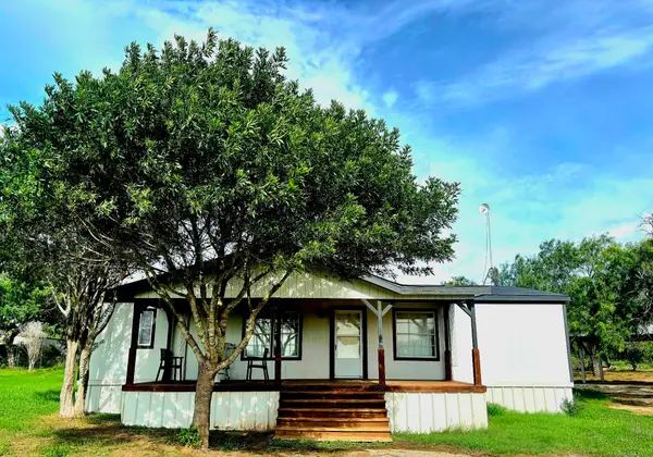 560 S View Street, Lytle, TX 78052