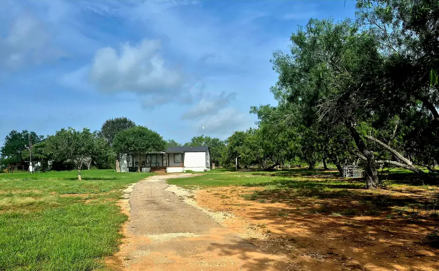560 S View Street, Lytle, TX 78052 - #3