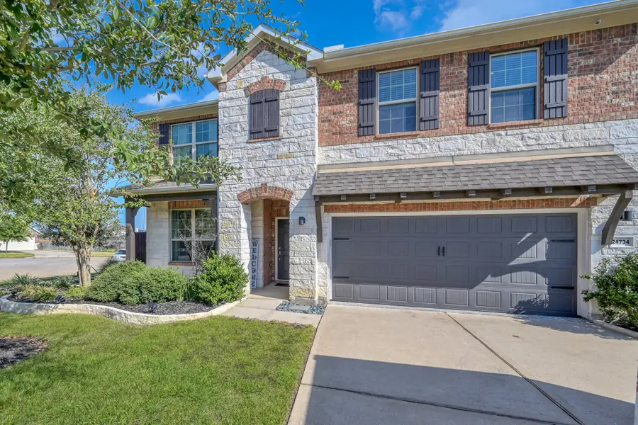 24734 Emerald Pool Falls Drive, Tomball, TX 77375 - Image #2