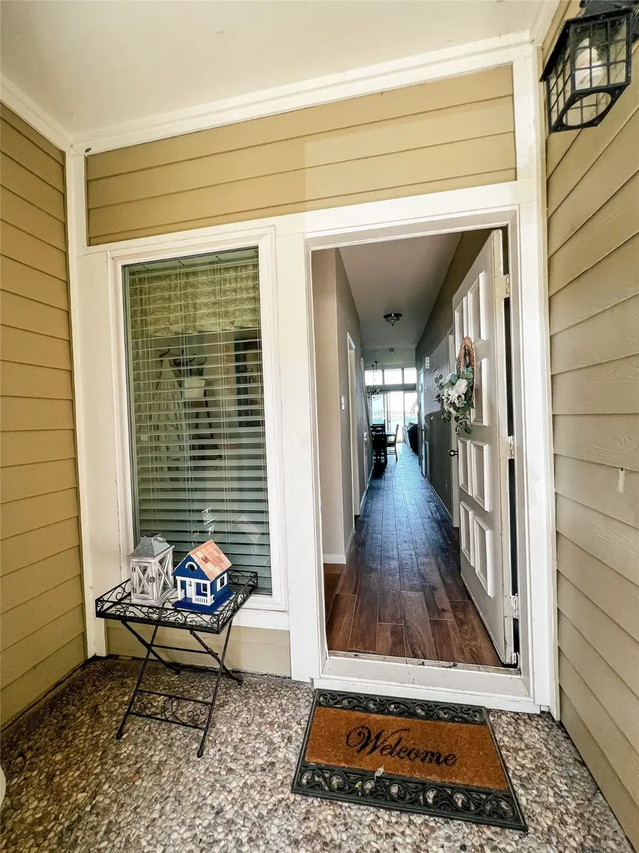 146 April Point Drive S, Conroe, TX 77356 - Image #2