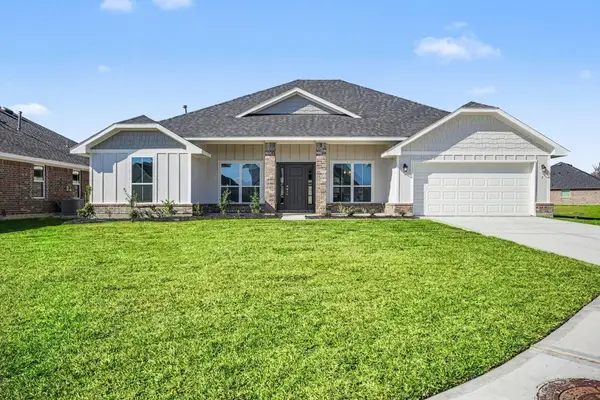 10 Keystone Court, Angleton, TX 77515