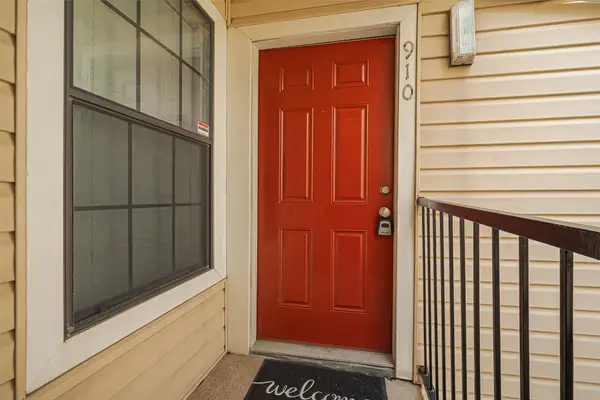 2750 Holly Hall Street #910, Houston, TX 77054
