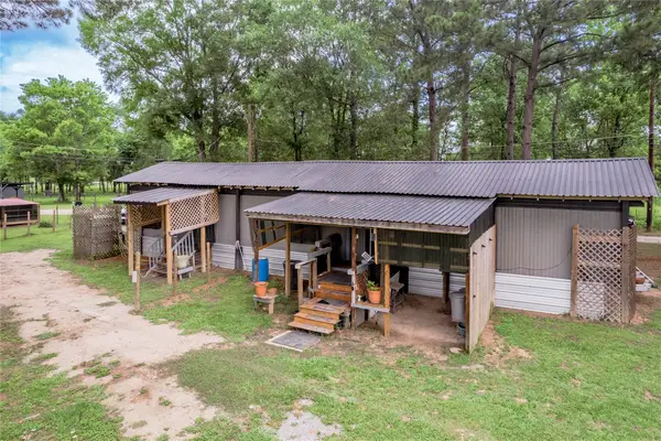 159 S Pecan Avenue, Groveton, TX 75845