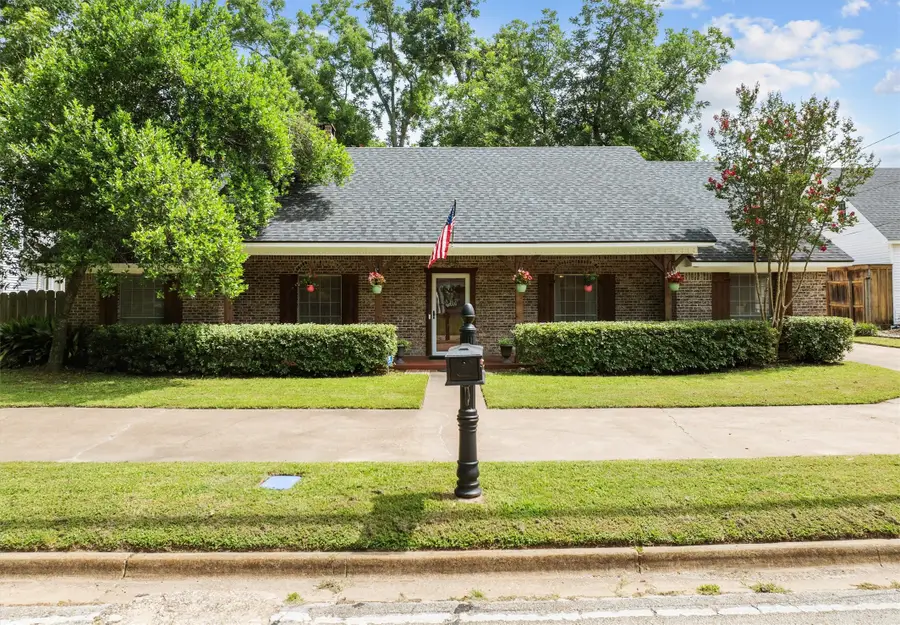 907 E Houston Avenue, Crockett, TX 75835 - Image #3