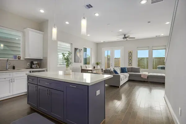 5518 Rosslyn Road, Houston, TX 77091