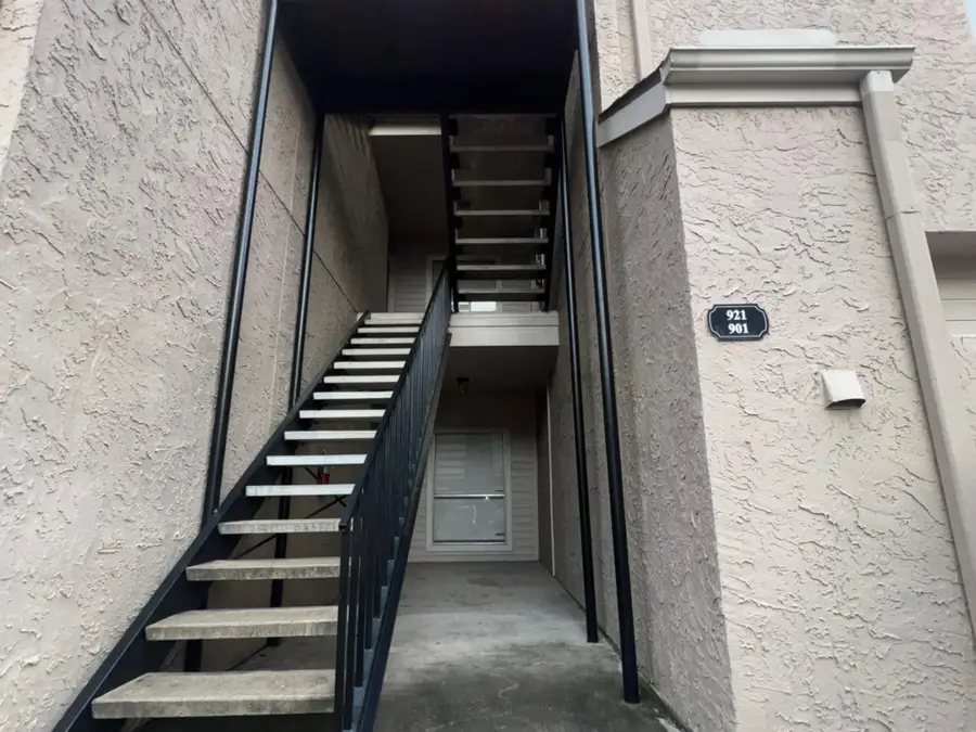 10855 Meadowglen Lane #903, Houston, TX 77042 - Image #2