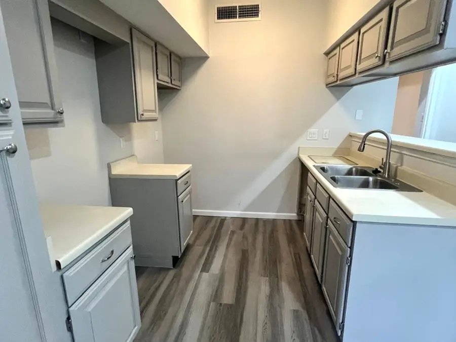 10855 Meadowglen Lane #903, Houston, TX 77042 - Image #3