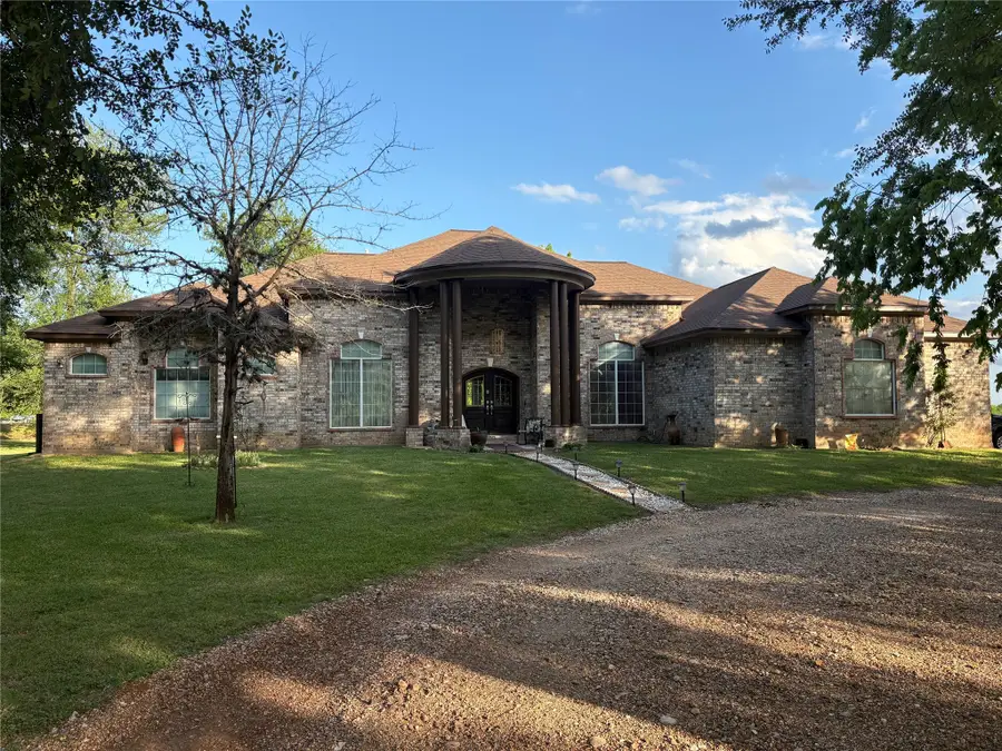530 Chisolm Trail, Wallis, TX 77485 - #2
