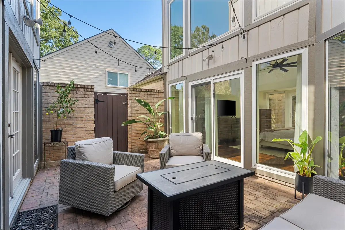 10218 Burgoyne Road, Houston, TX 77042 - Image #1