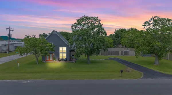 201 Texas Avenue S, Anahuac, TX 77514