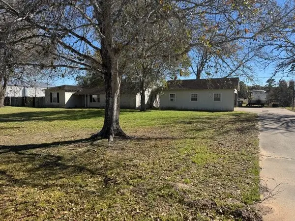 2119 Walnut Street, Columbus, TX 78934