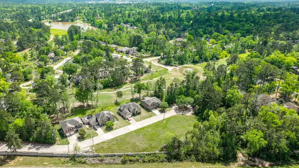 1 Stone Creek Dr, Conroe, TX 77304