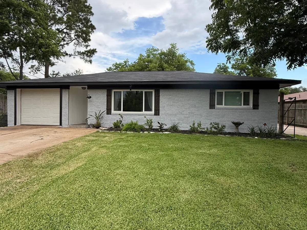 215 N Mechanic Street, Bellville, TX 77418 - #1