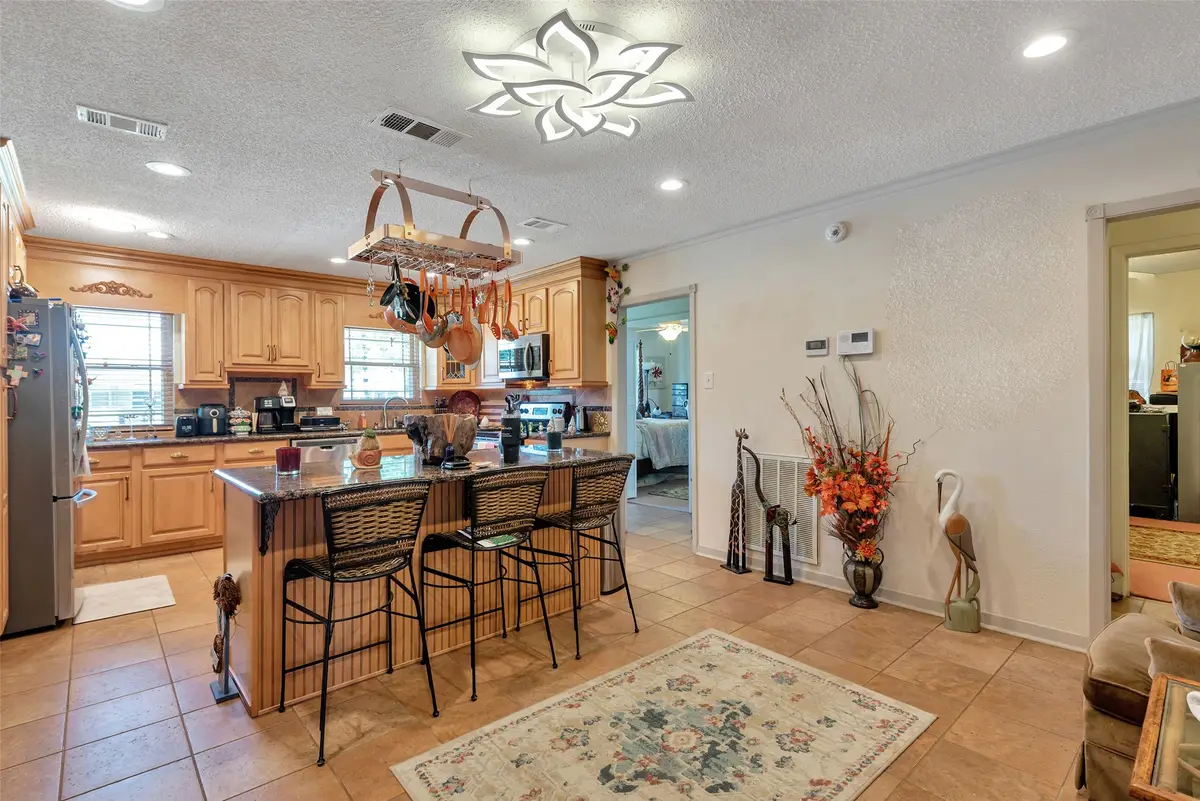 2913 18th Avenue N, Texas City, TX 77590 - Image #1