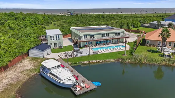 230 Debbie Lane, San Leon, TX 77539