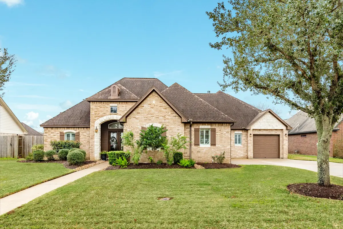 110 Spanish Oak Circle, Lake Jackson, TX 77566 - #1
