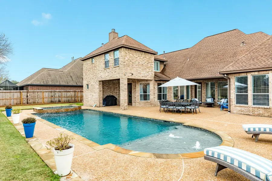 110 Spanish Oak Circle, Lake Jackson, TX 77566 - #2