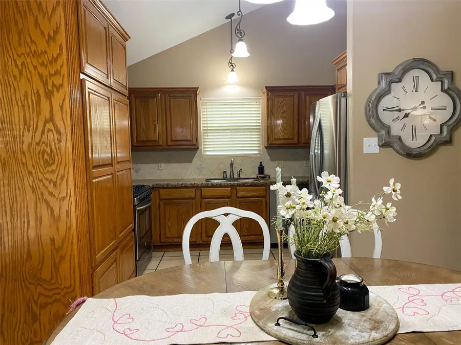 810 Live Oak Avenue, Bay City, TX 77414 - #3