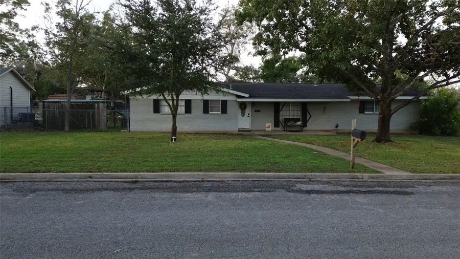 1001 Huck, Cuero, TX 77954 - #3