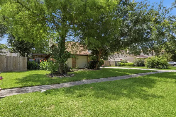 2315 Hampton Road, League City, TX 77573